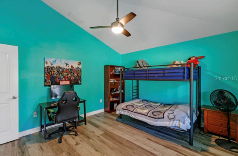 904 W BLUE SPRINGS AVE