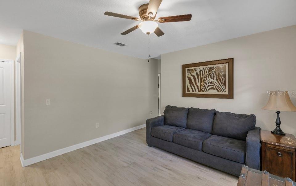 904 W BLUE SPRINGS AVE