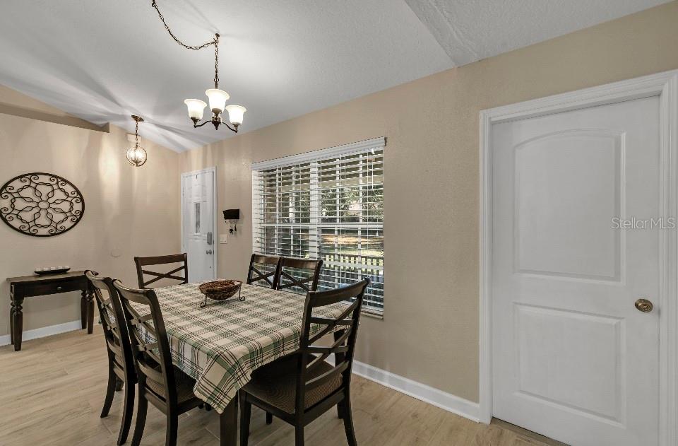 904 W BLUE SPRINGS AVE