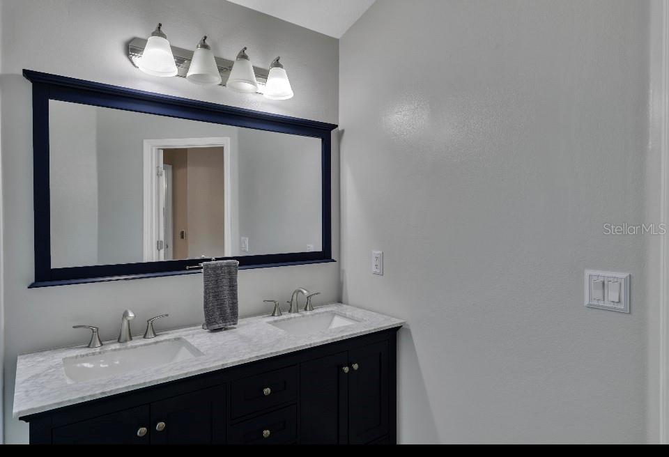 904 W BLUE SPRINGS AVE