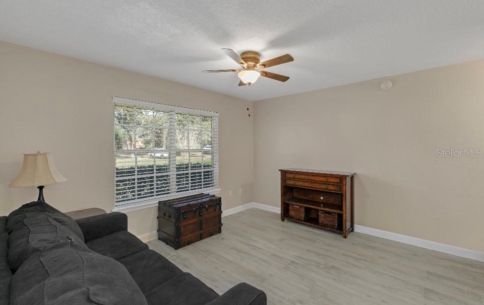 904 W BLUE SPRINGS AVE