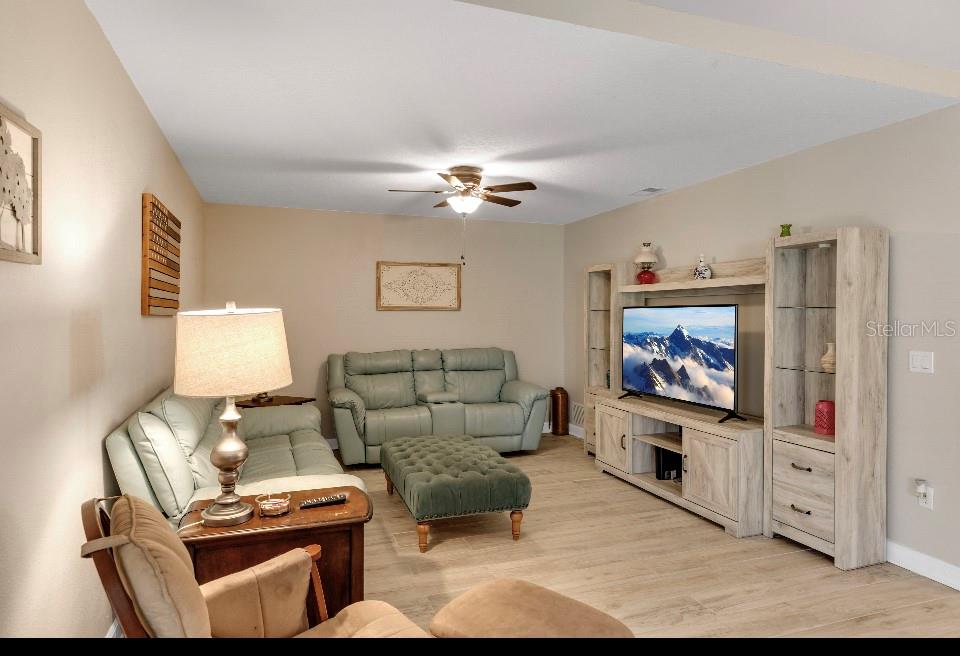 904 W BLUE SPRINGS AVE