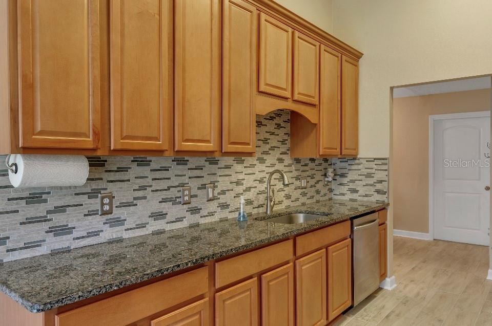 904 W BLUE SPRINGS AVE