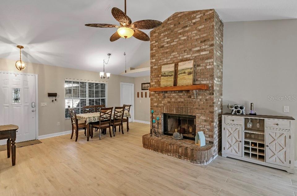 904 W BLUE SPRINGS AVE