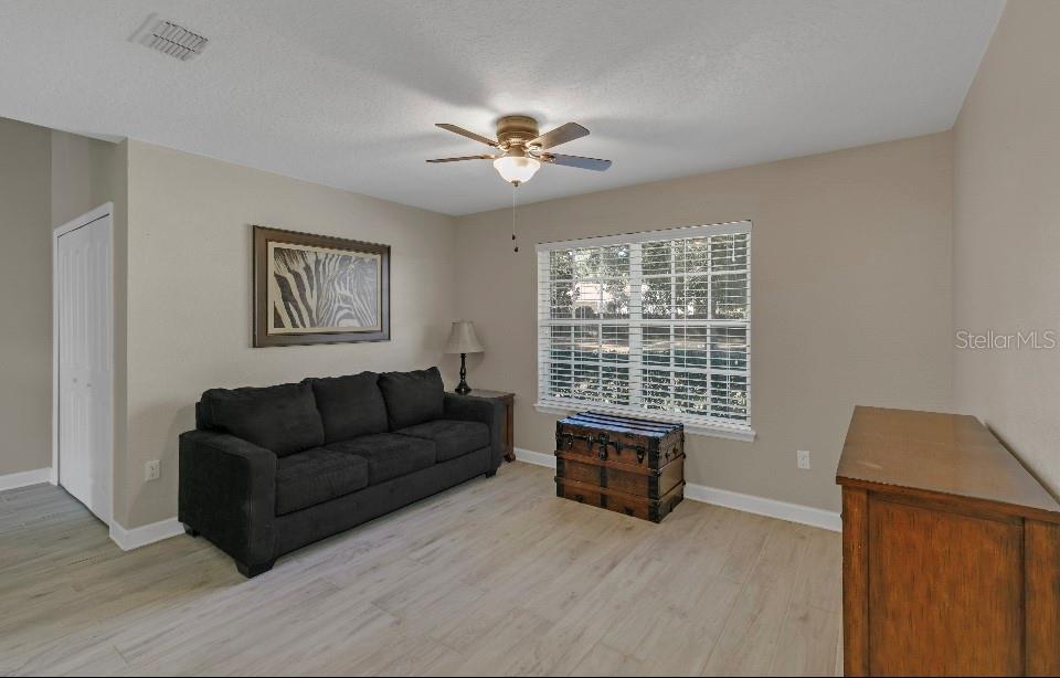 904 W BLUE SPRINGS AVE