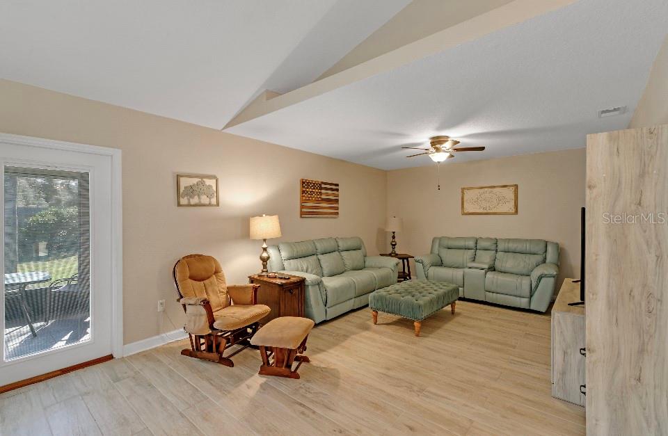 904 W BLUE SPRINGS AVE