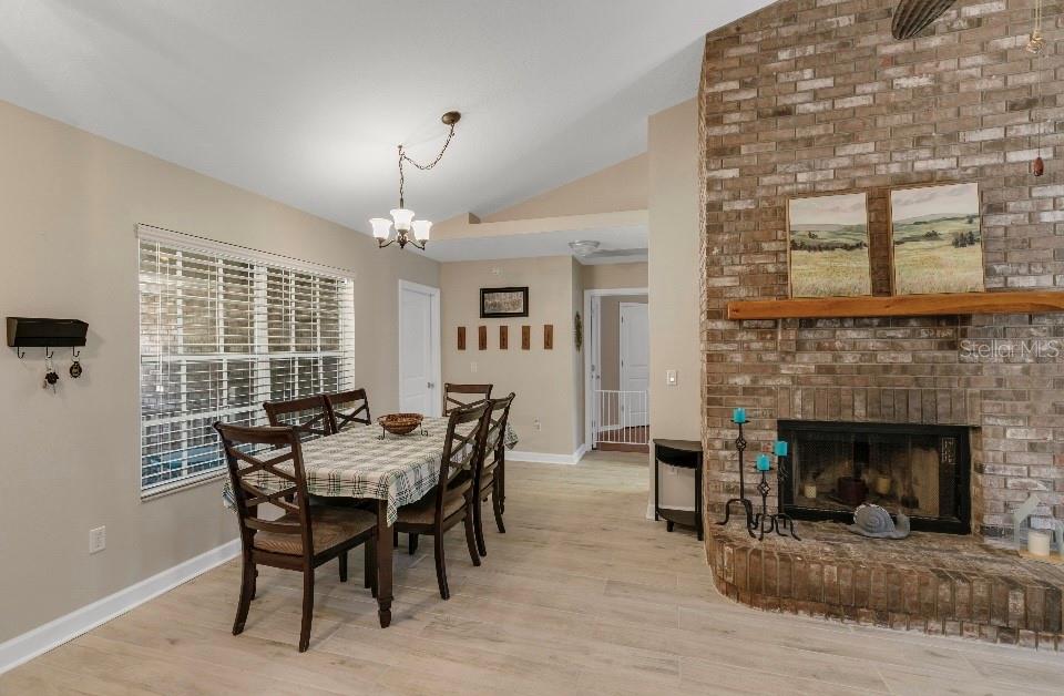 904 W BLUE SPRINGS AVE