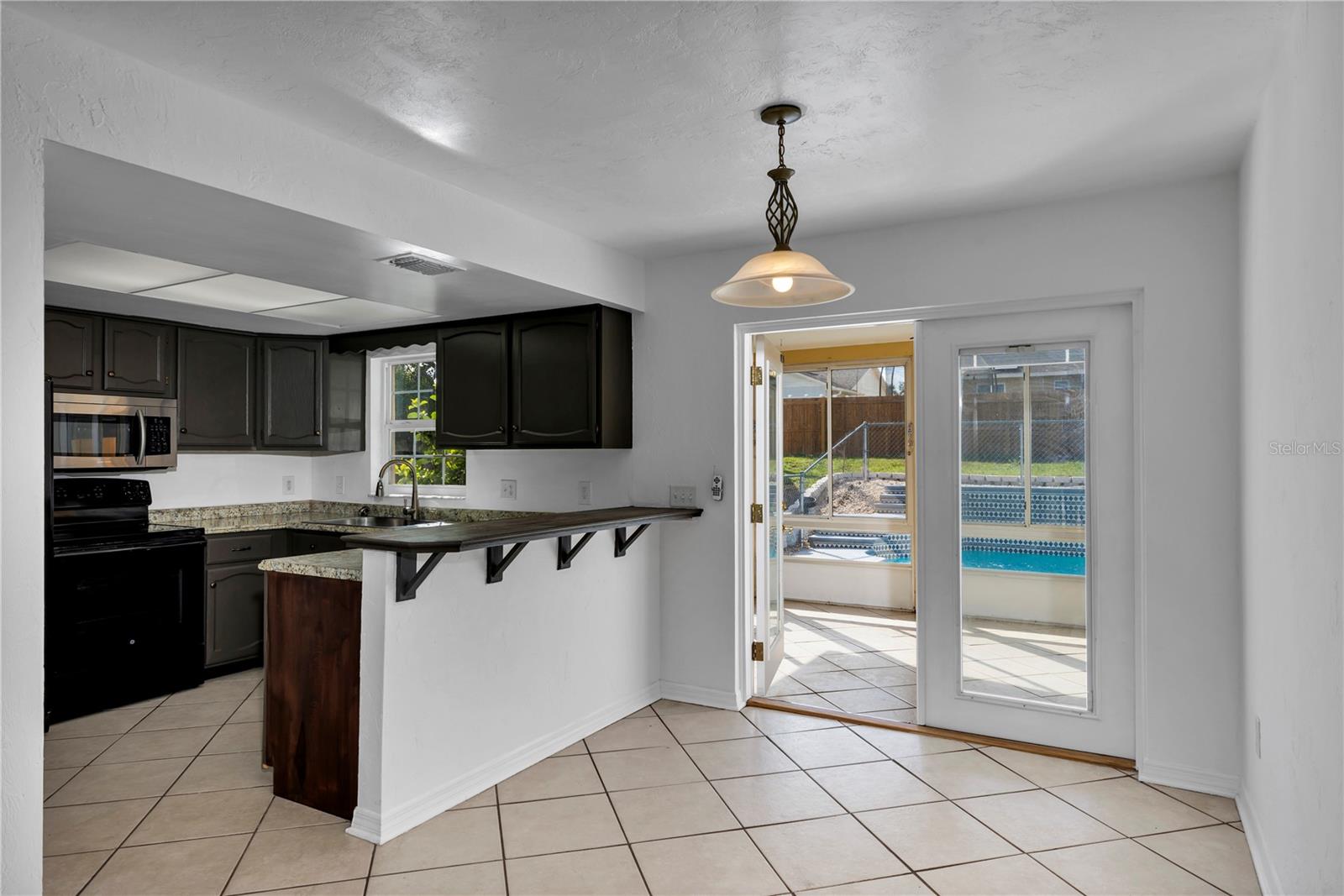 2072 W BARLINGTON DR