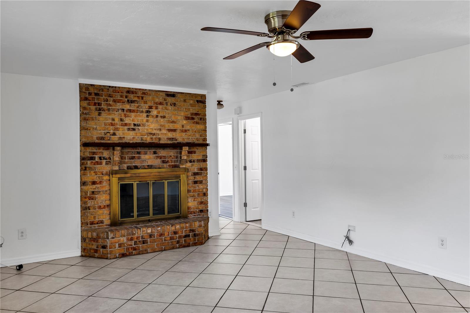 2072 W BARLINGTON DR