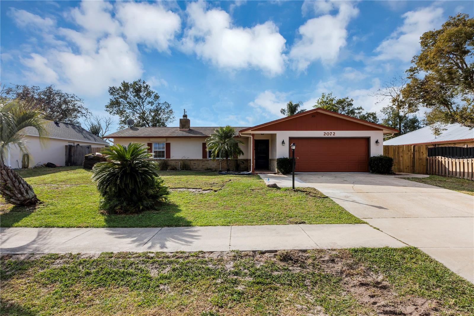 2072 W BARLINGTON DR