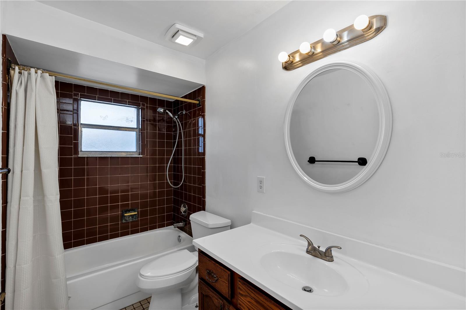 2072 W BARLINGTON DR