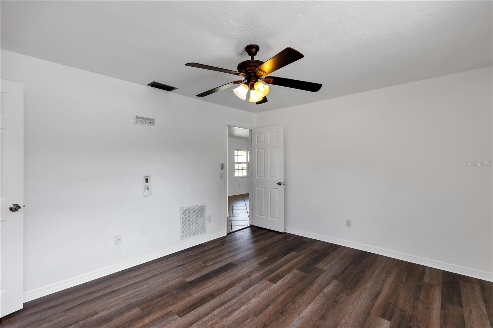 2072 W BARLINGTON DR