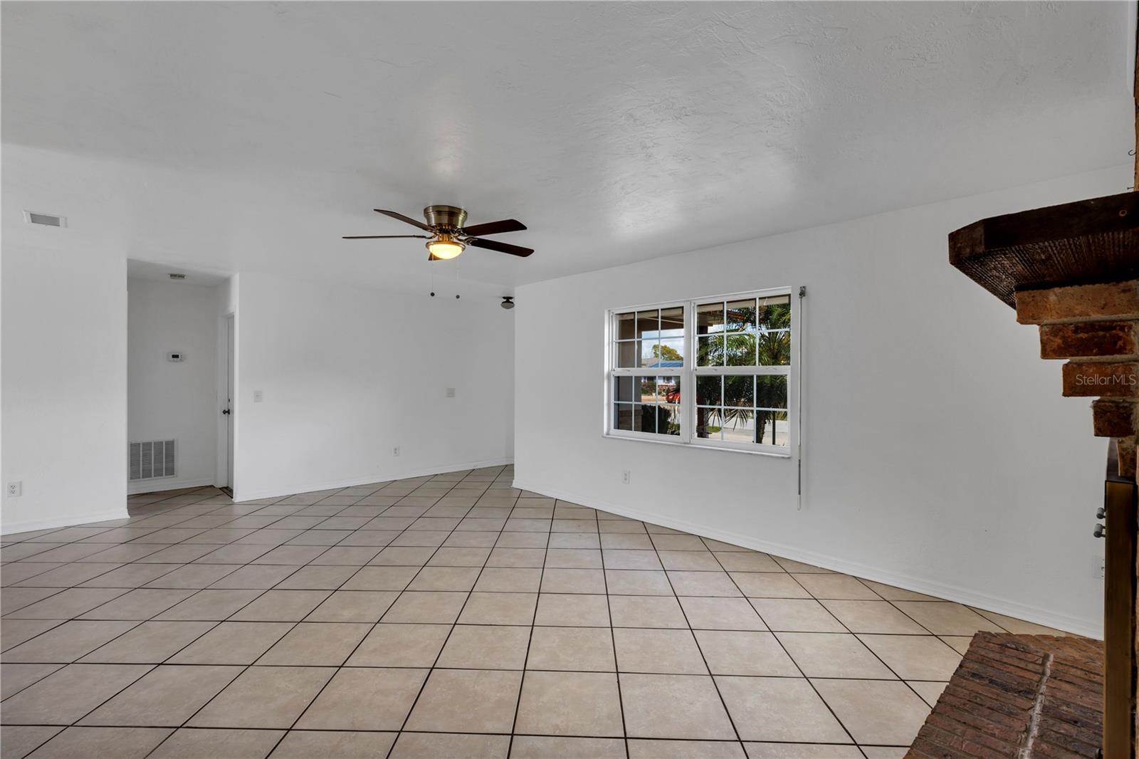 2072 W BARLINGTON DR