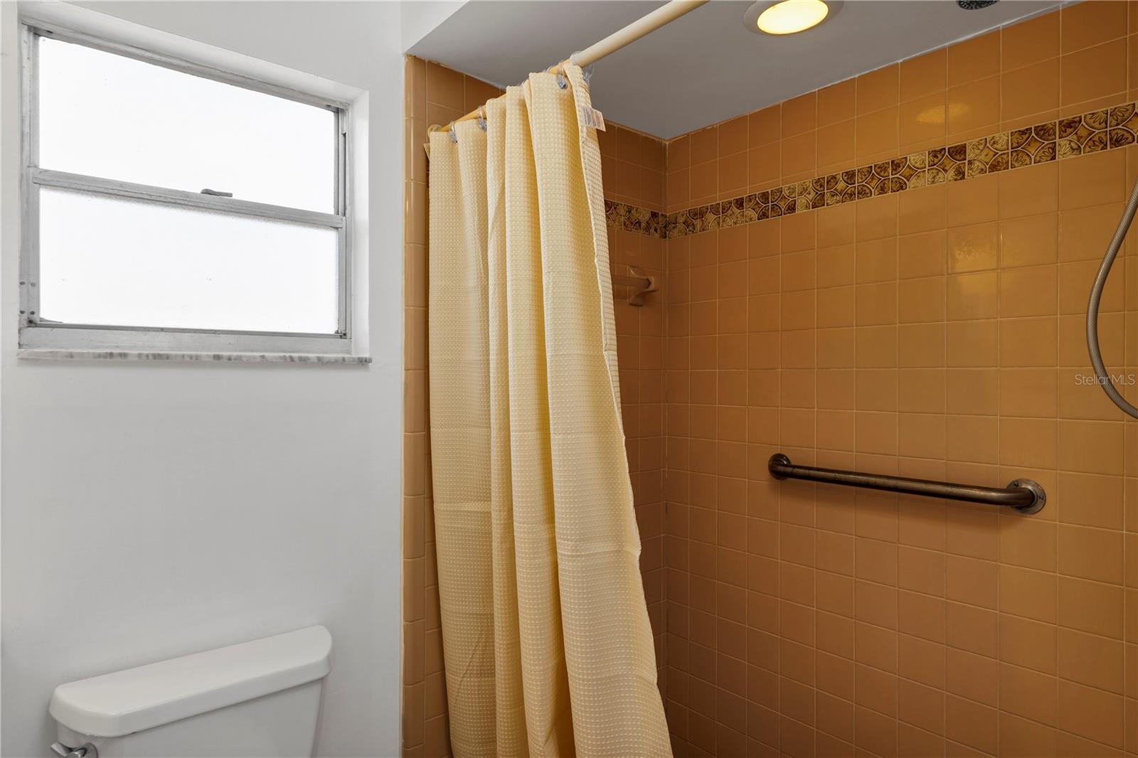 2072 W BARLINGTON DR