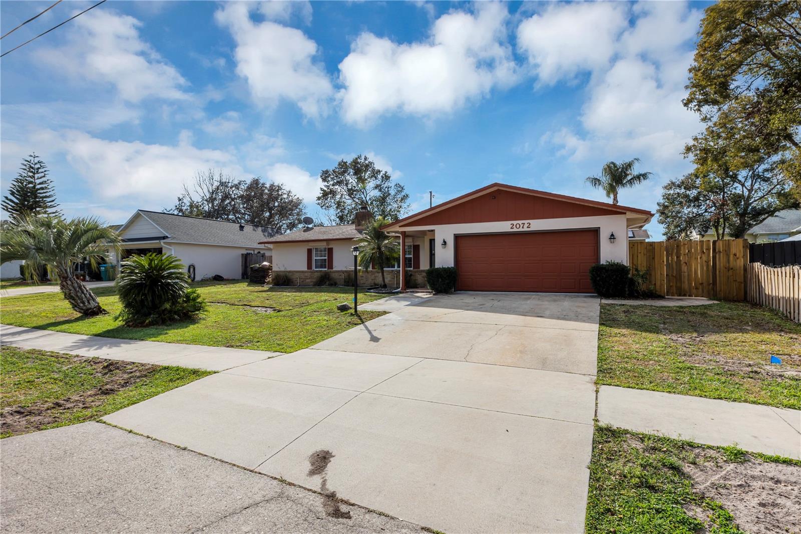 2072 W BARLINGTON DR