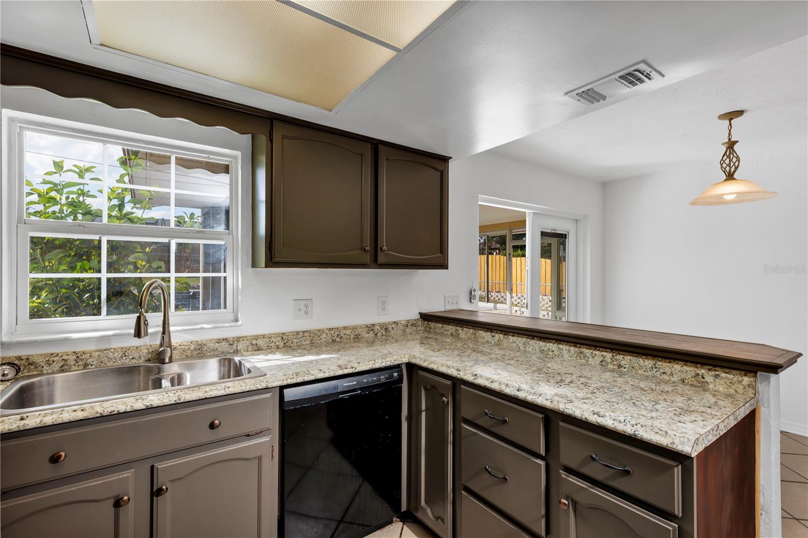 2072 W BARLINGTON DR