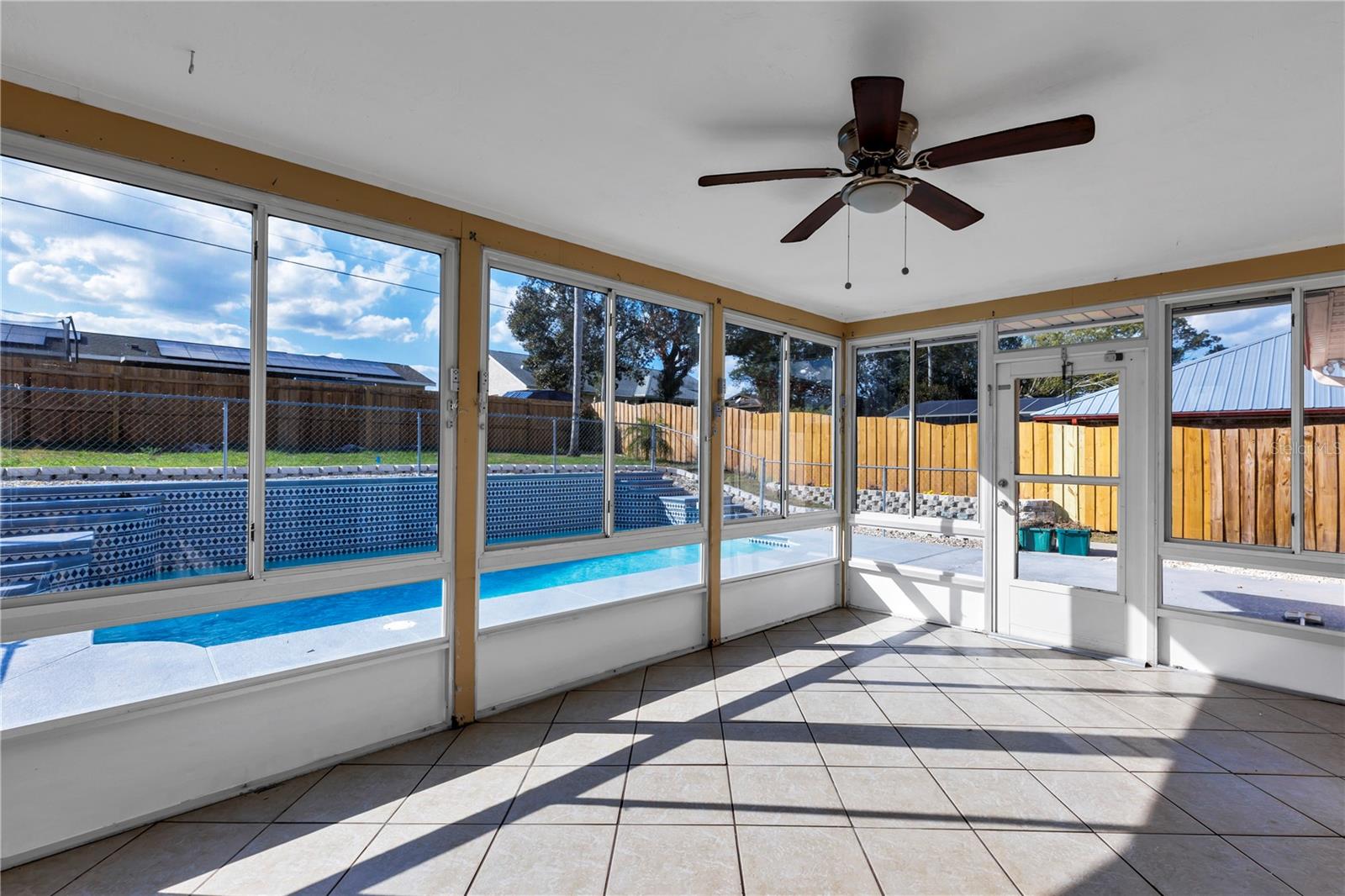 2072 W BARLINGTON DR