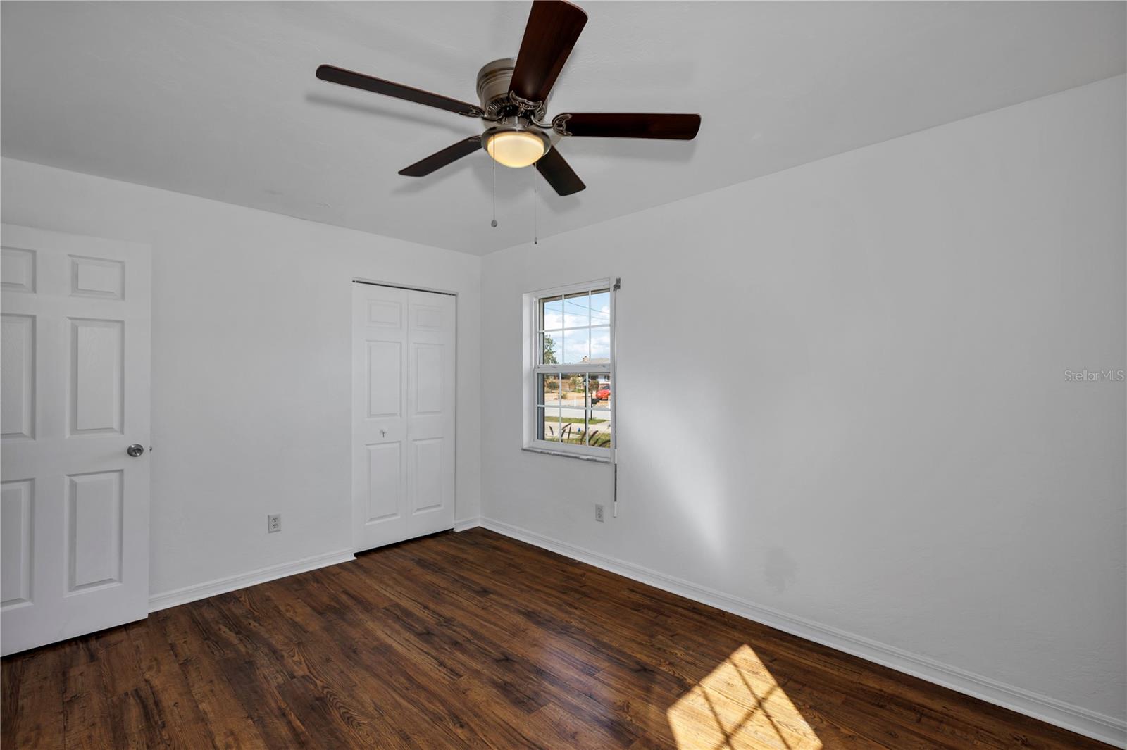 2072 W BARLINGTON DR