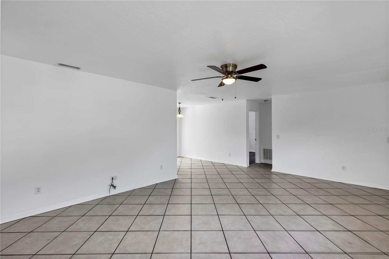 2072 W BARLINGTON DR