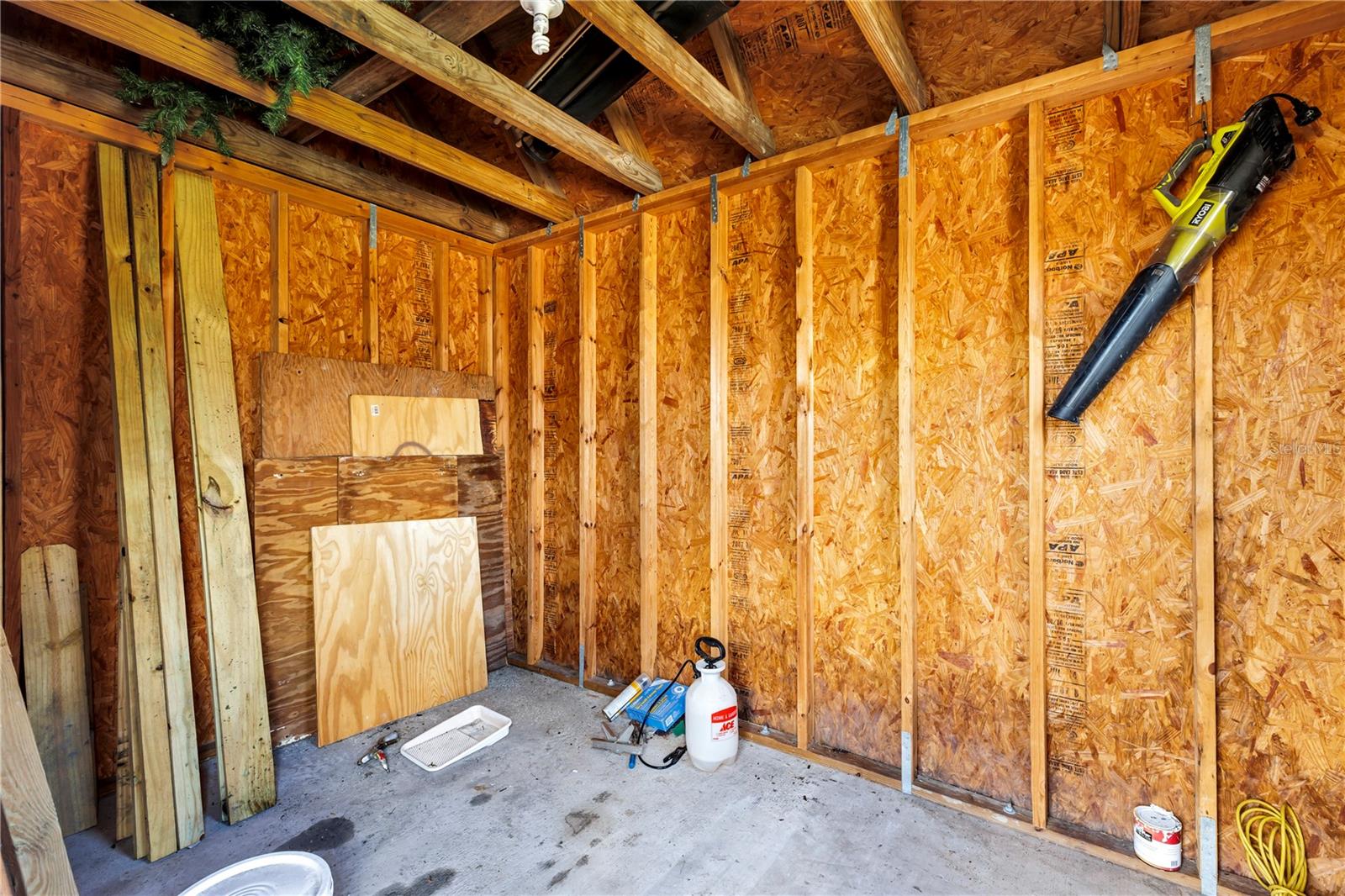 2072 W BARLINGTON DR