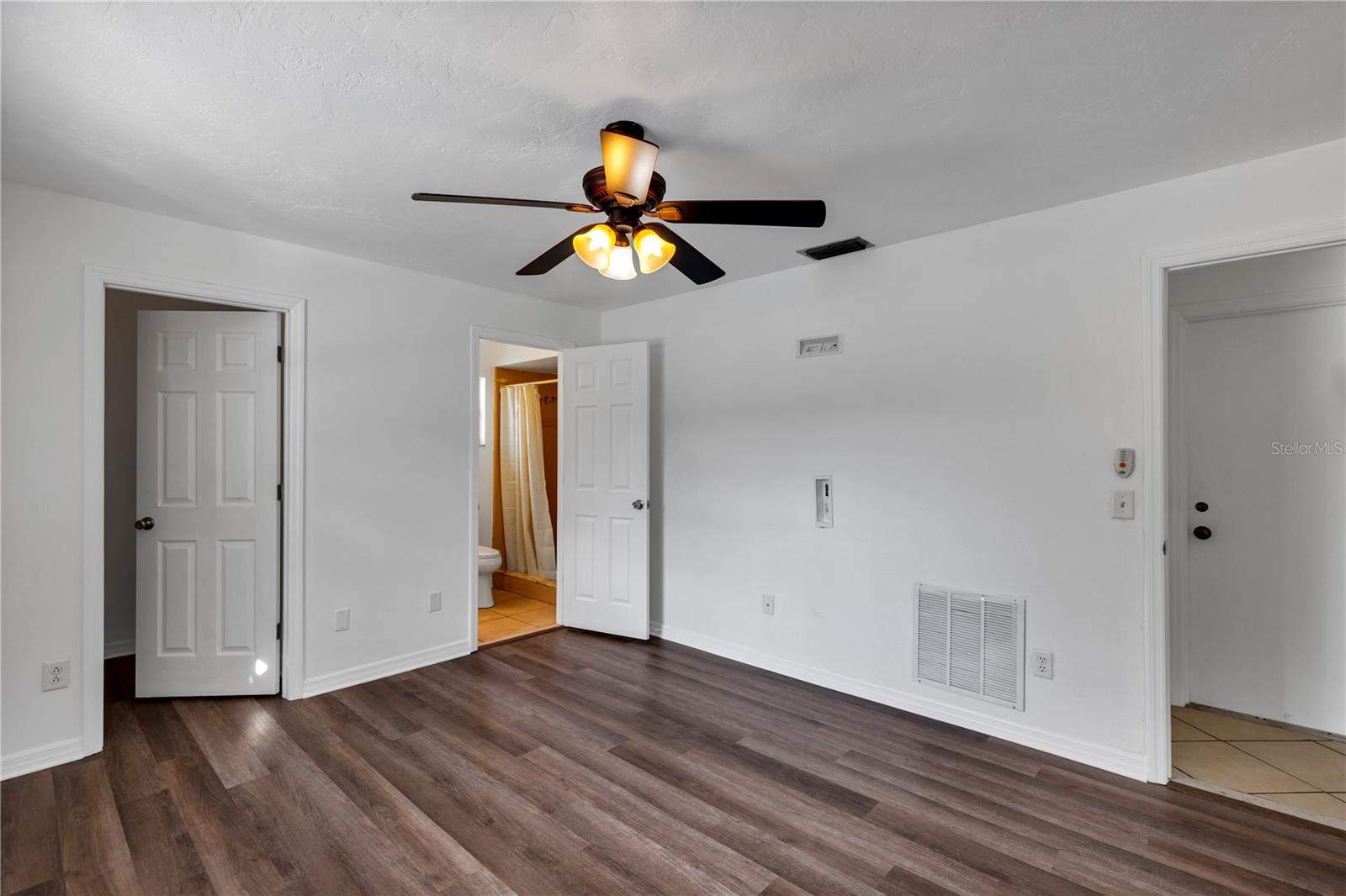 2072 W BARLINGTON DR