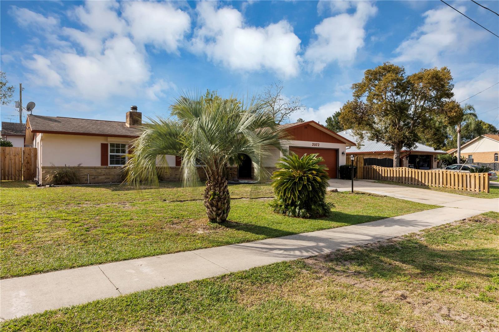 2072 W BARLINGTON DR