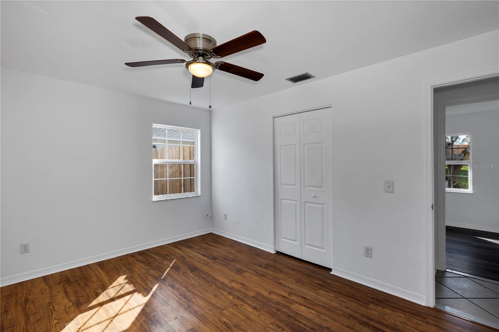 2072 W BARLINGTON DR