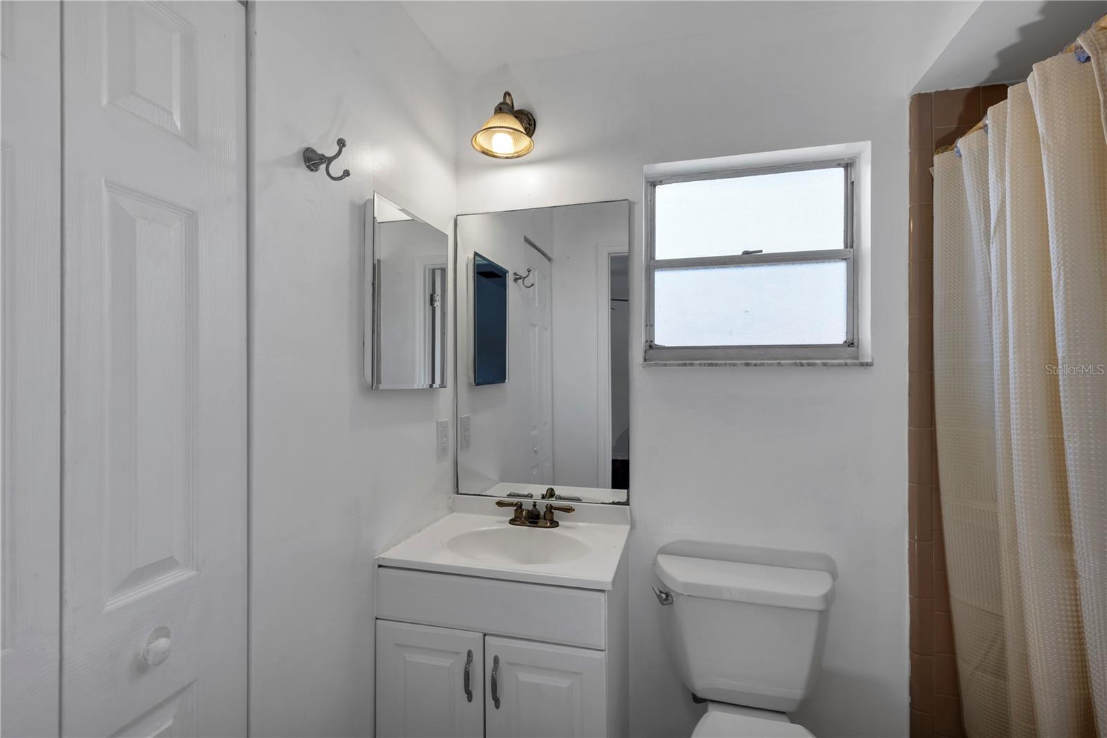 2072 W BARLINGTON DR