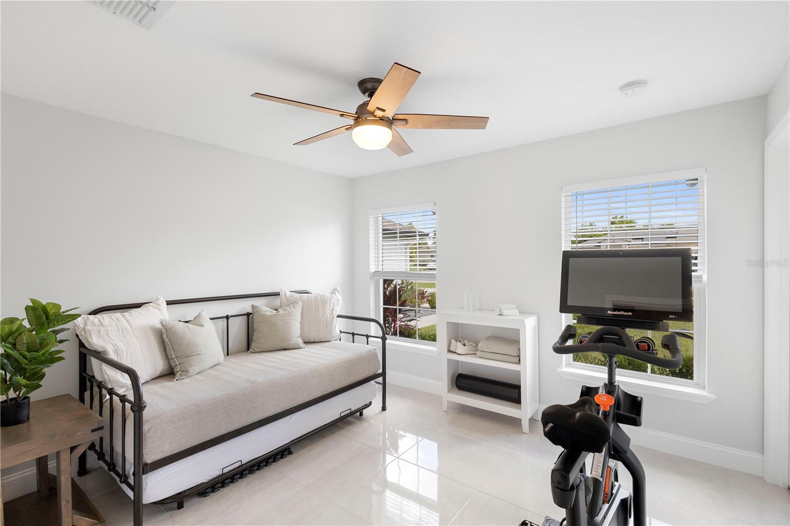 2849 WINDSOR HEIGHTS ST