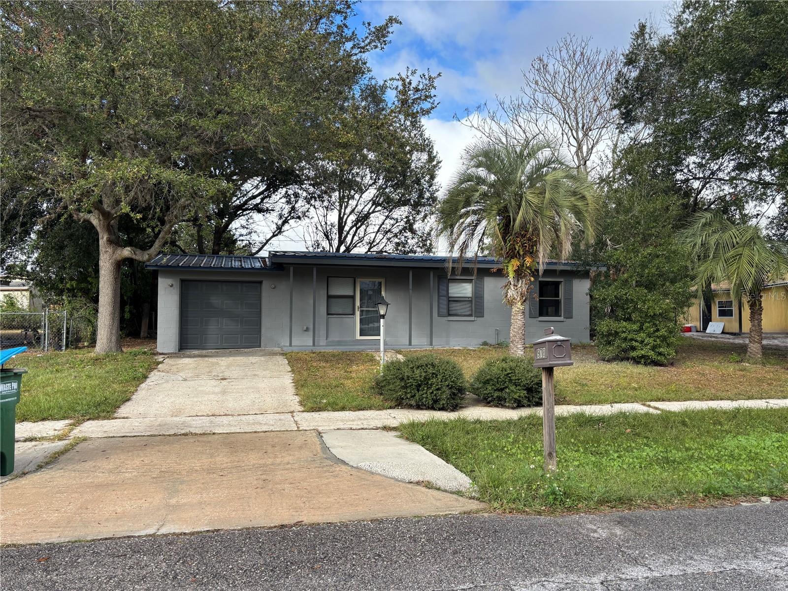 978 ROBERTS BLVD