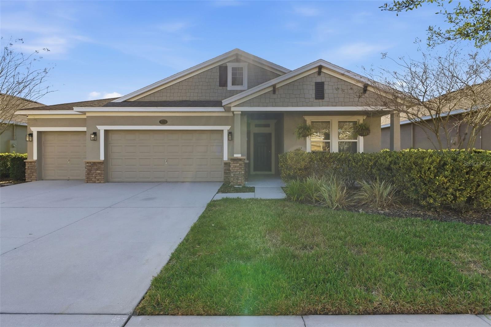 404 W VICTORIA TRAILS BLVD