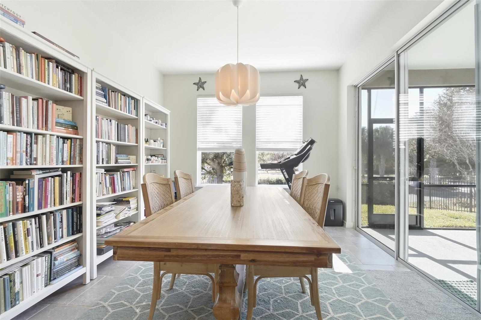 404 W VICTORIA TRAILS BLVD