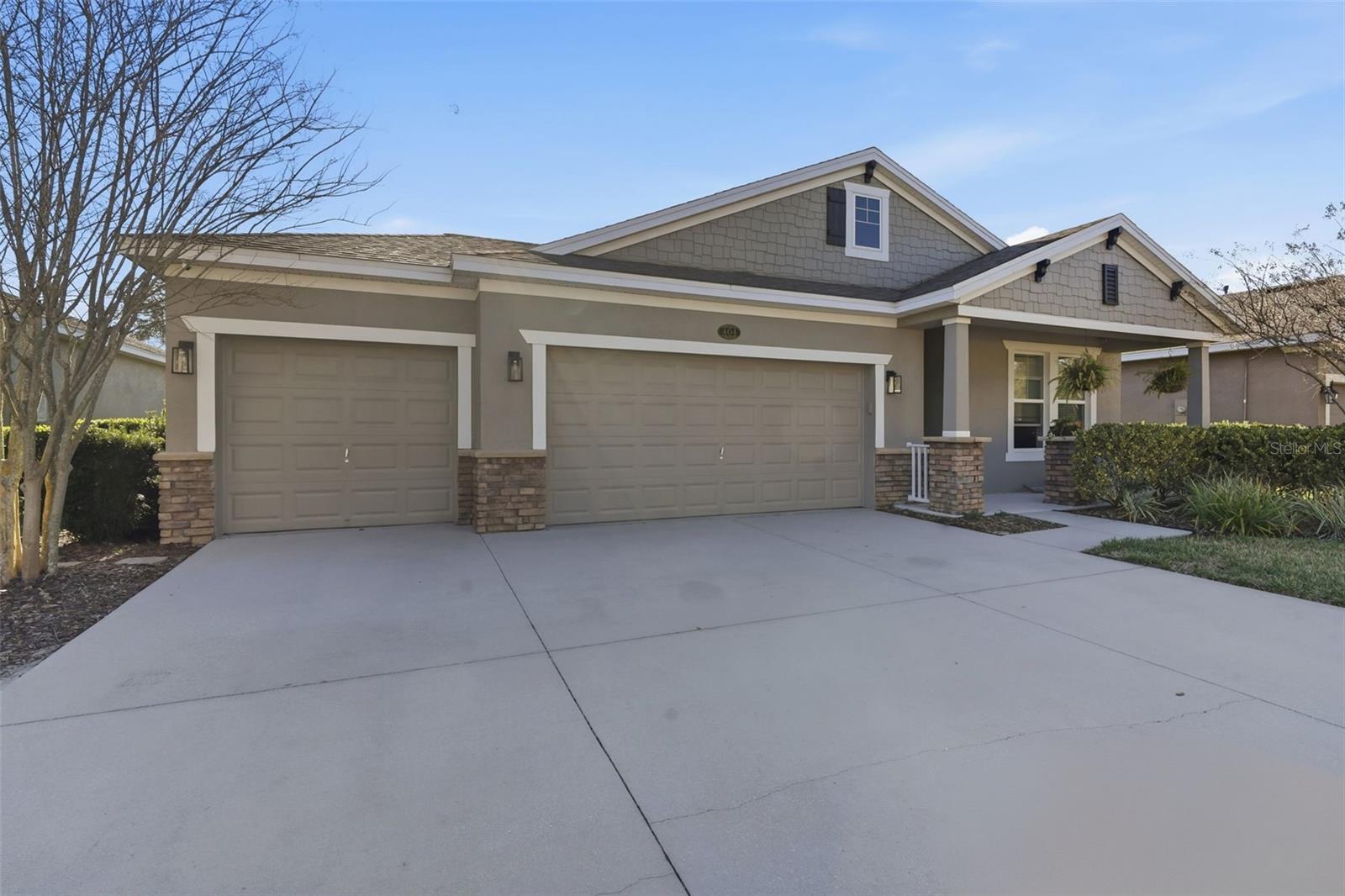 404 W VICTORIA TRAILS BLVD