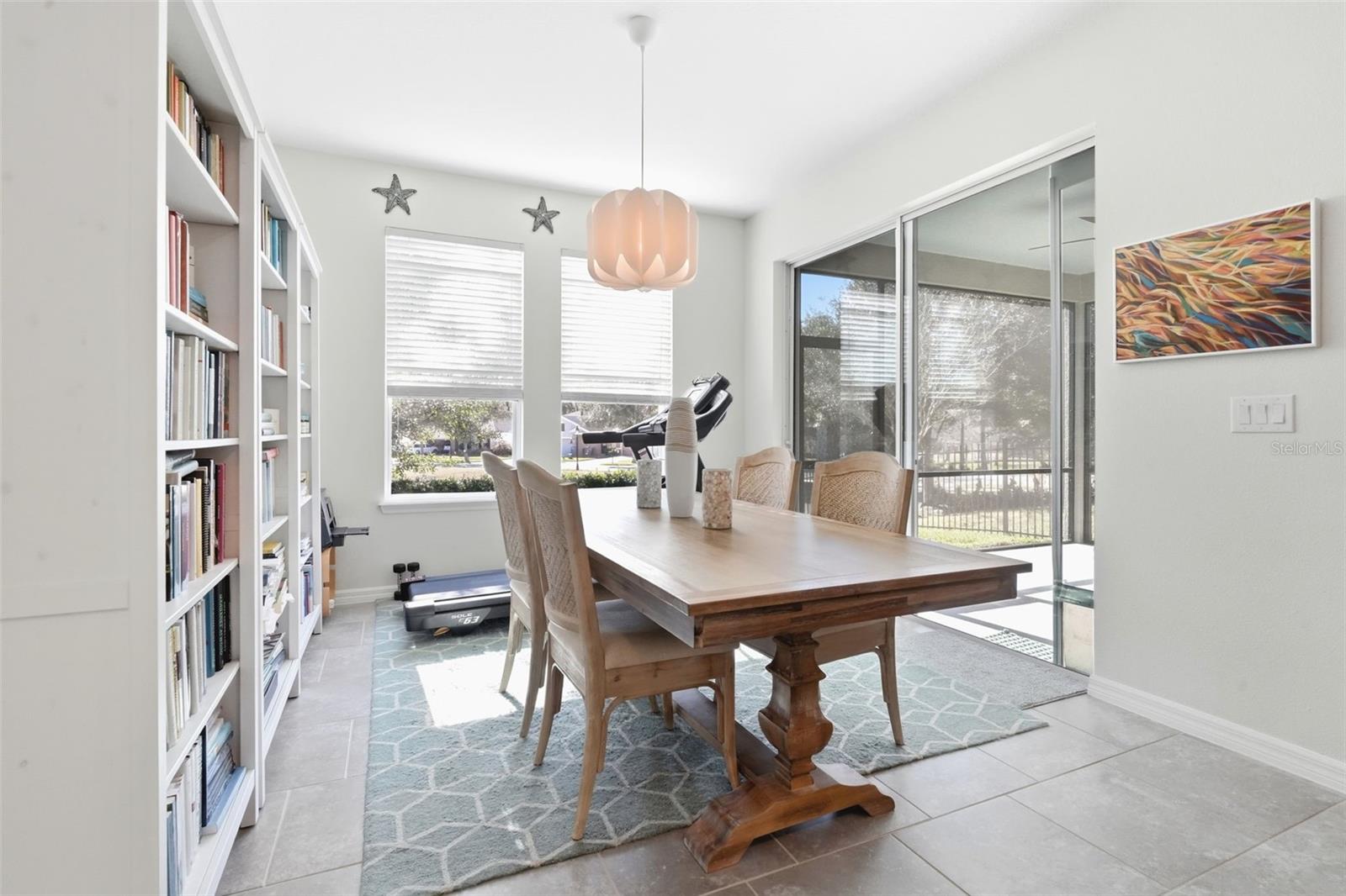 404 W VICTORIA TRAILS BLVD