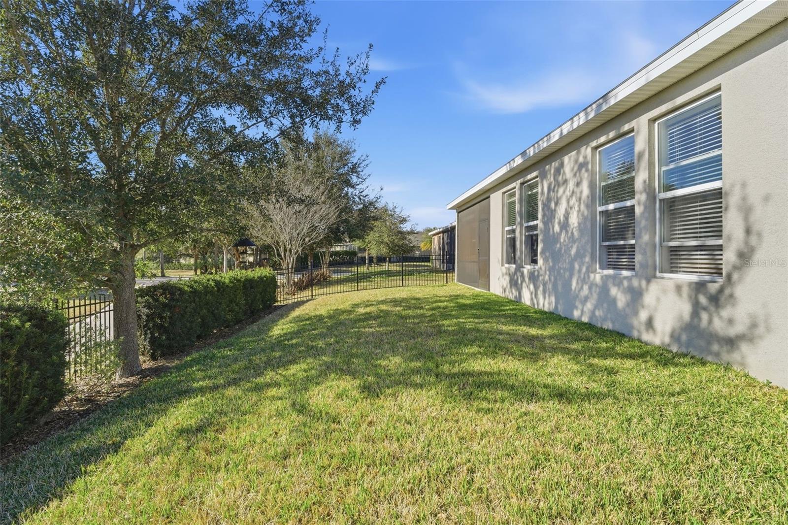404 W VICTORIA TRAILS BLVD
