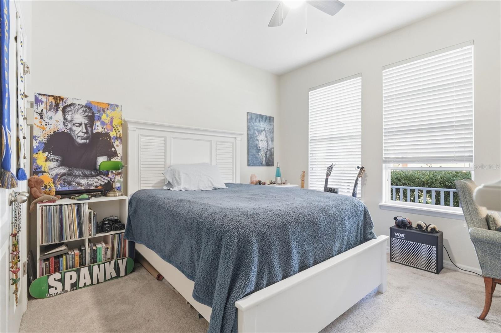 404 W VICTORIA TRAILS BLVD