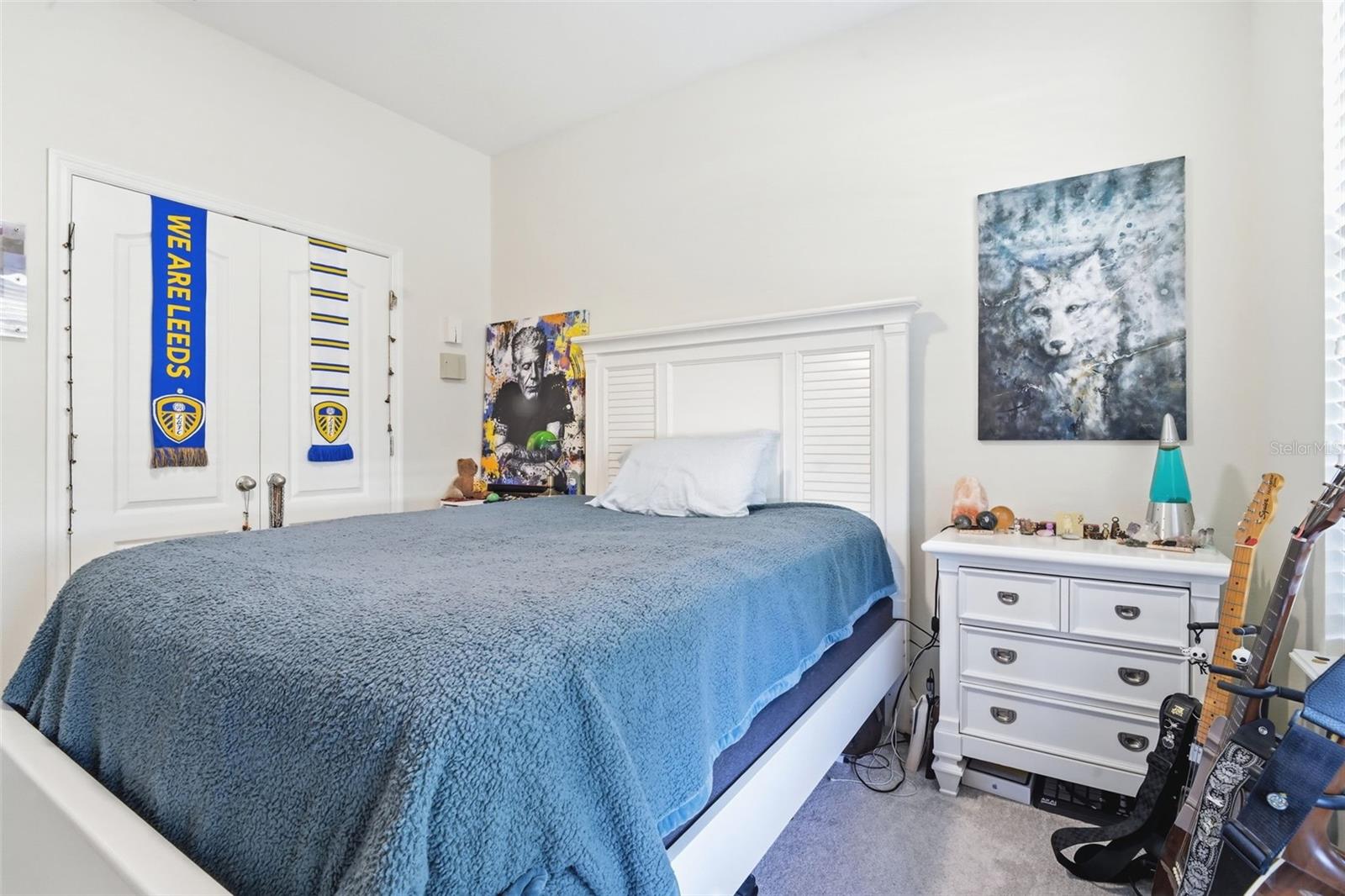 404 W VICTORIA TRAILS BLVD