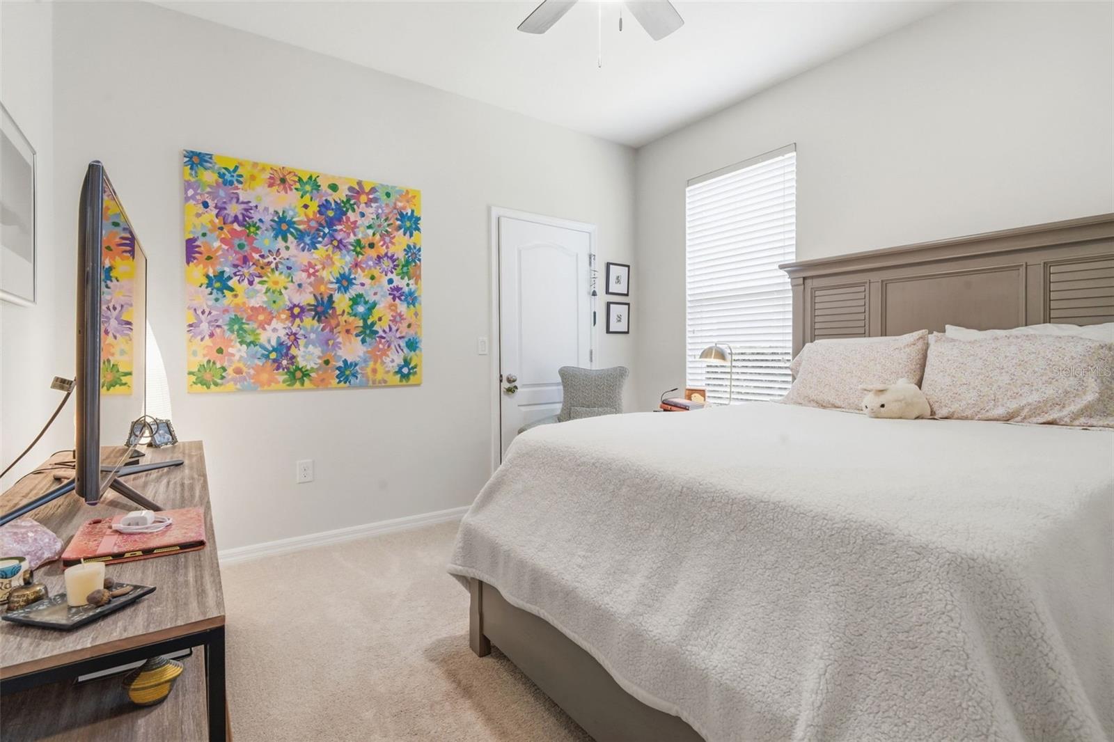 404 W VICTORIA TRAILS BLVD