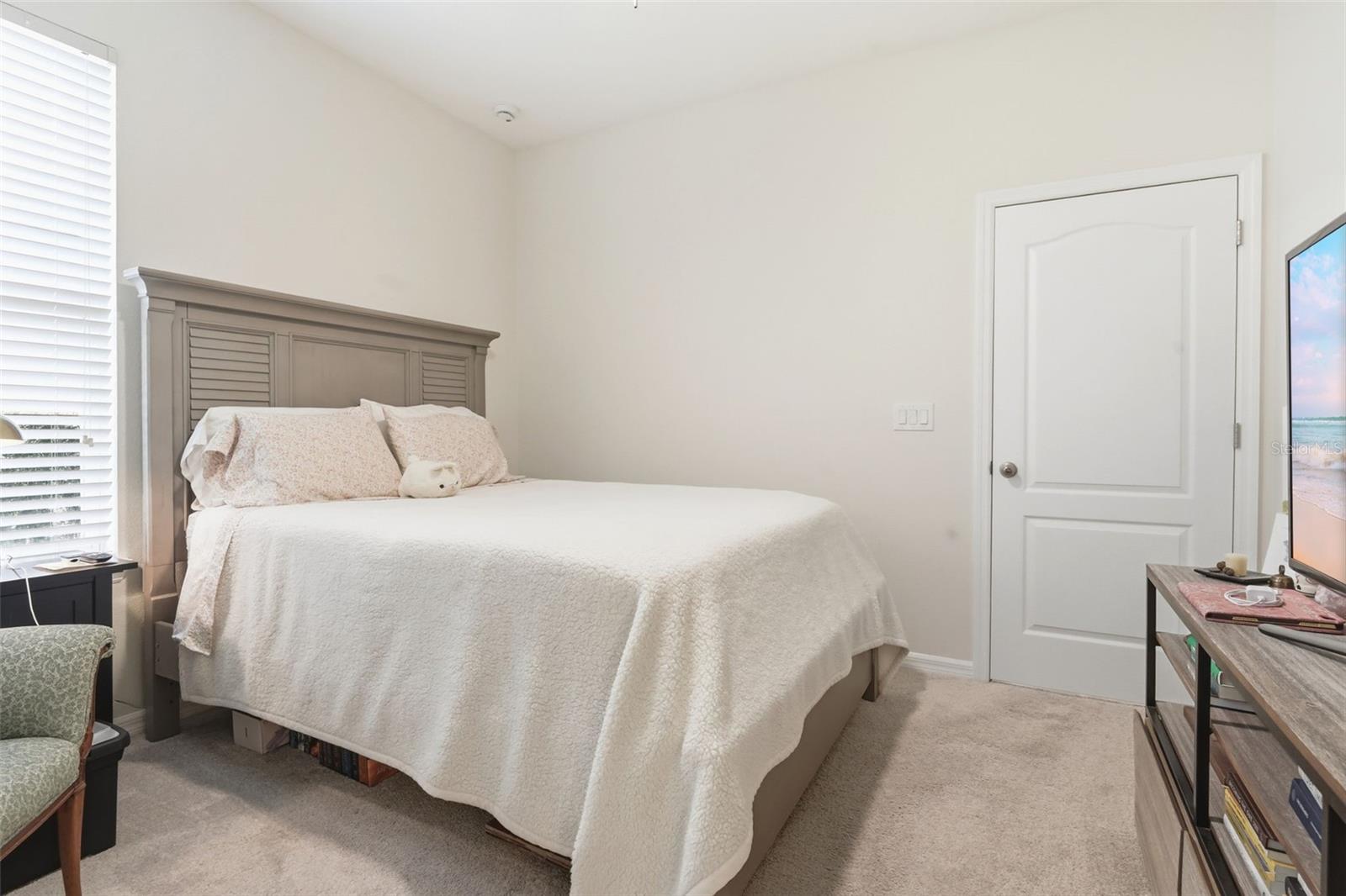 404 W VICTORIA TRAILS BLVD