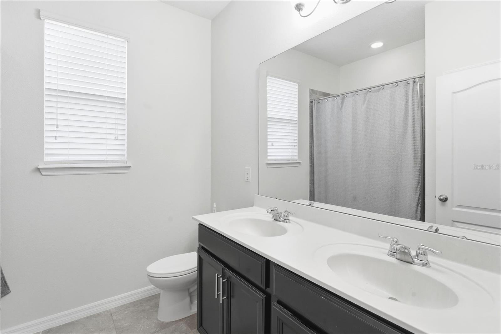 404 W VICTORIA TRAILS BLVD