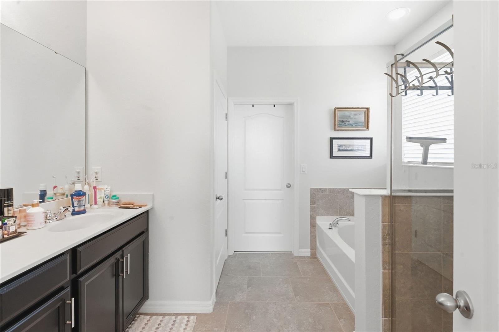 404 W VICTORIA TRAILS BLVD