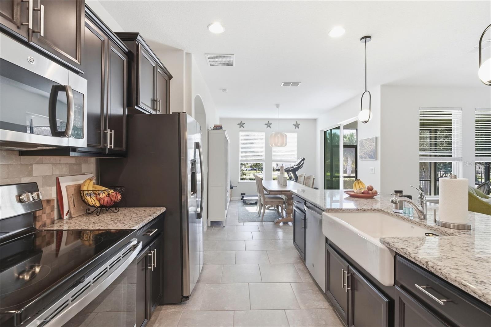 404 W VICTORIA TRAILS BLVD