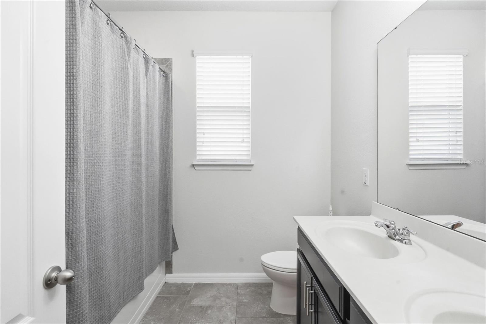 404 W VICTORIA TRAILS BLVD