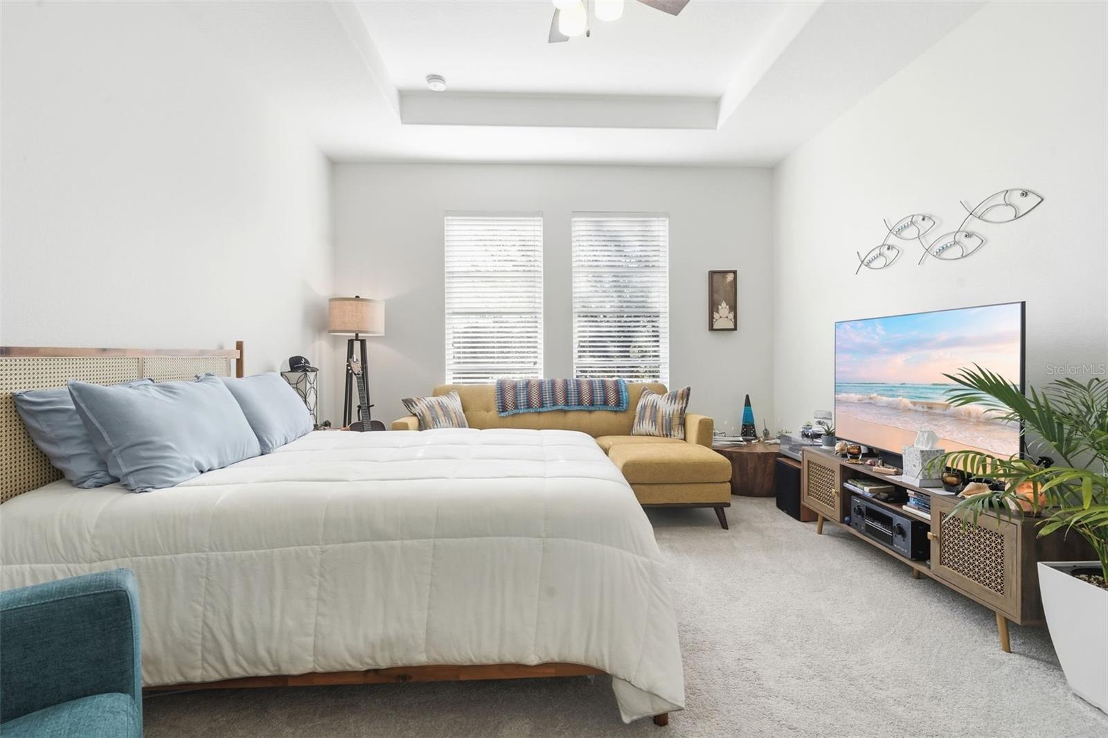 404 W VICTORIA TRAILS BLVD