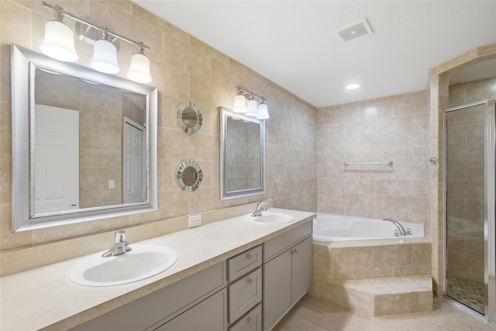 553 MAIDENHAIR CT