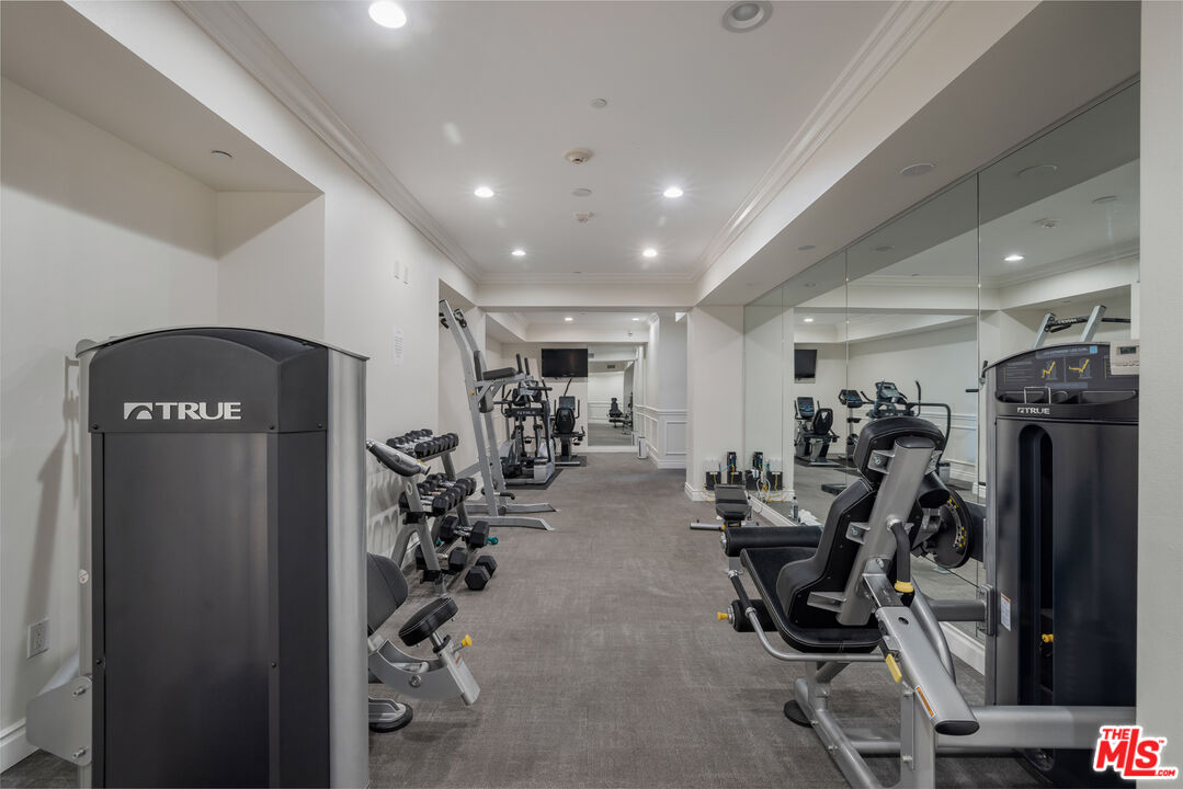 4424 Whitsett Ave Unit: 105