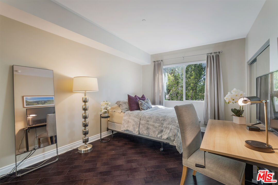 4424 Whitsett Ave Unit: 105