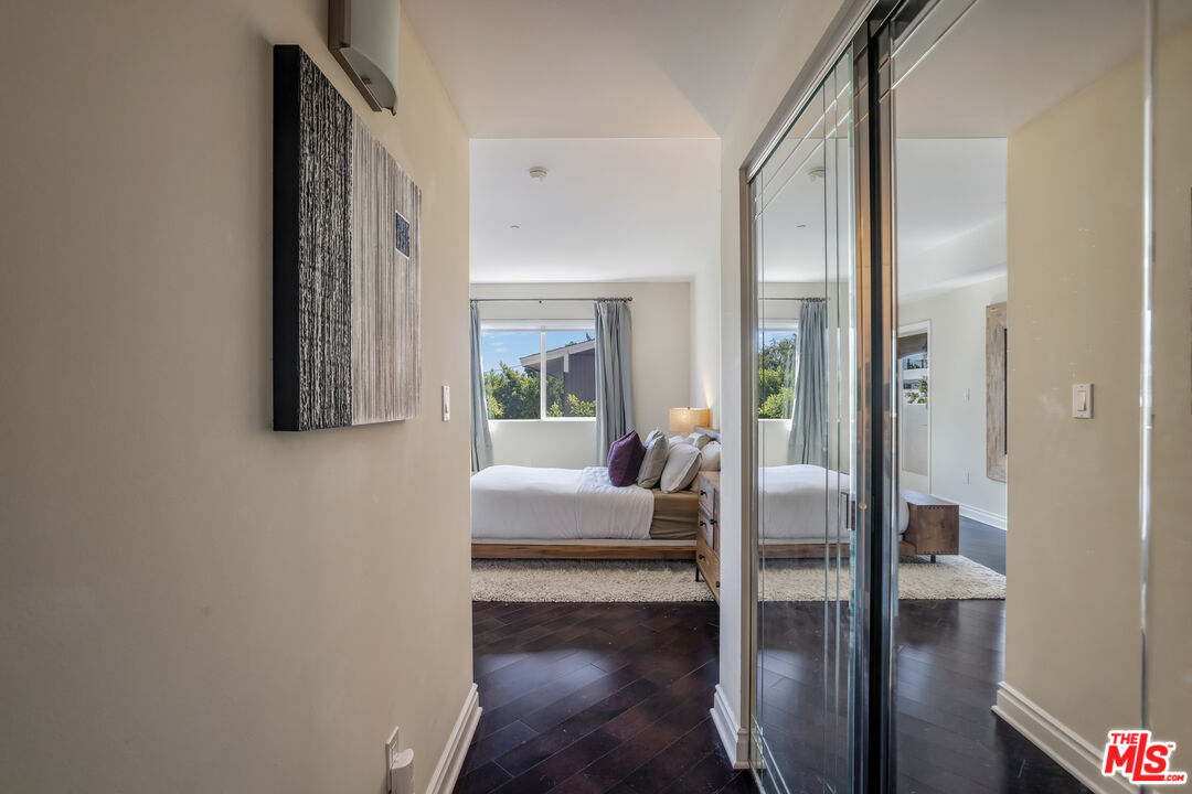 4424 Whitsett Ave Unit: 105