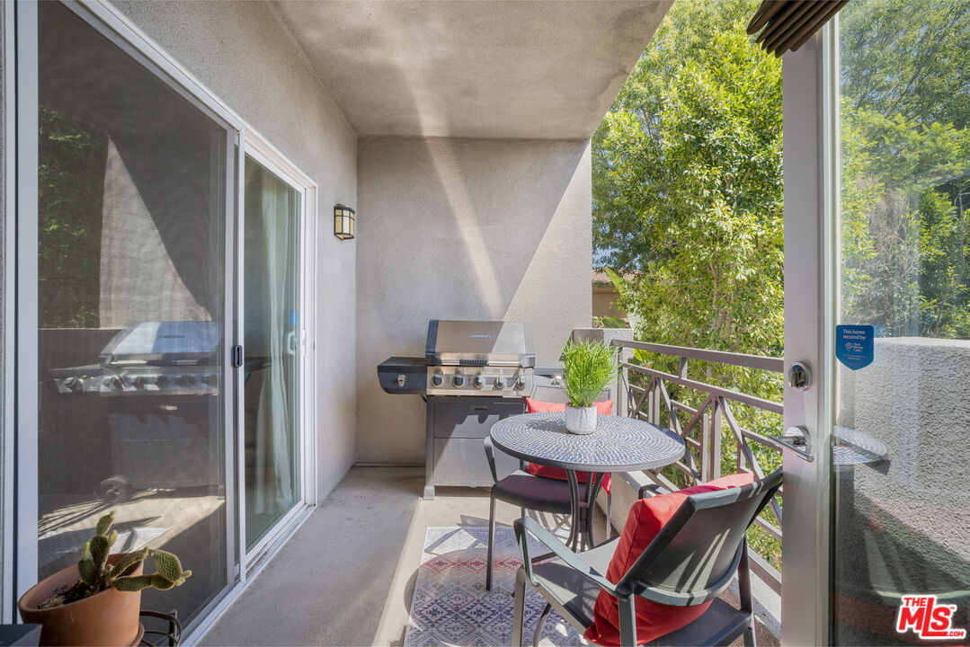 4424 Whitsett Ave Unit: 105