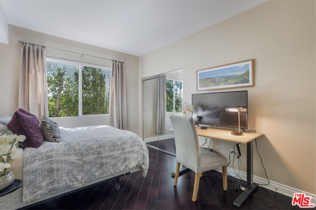 4424 Whitsett Ave Unit: 105